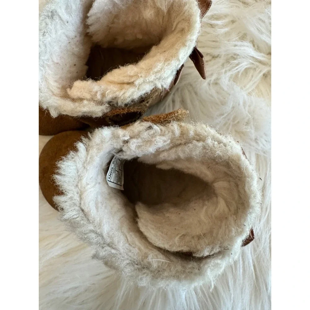 Ugg baby boots‎ bow back size 2/3